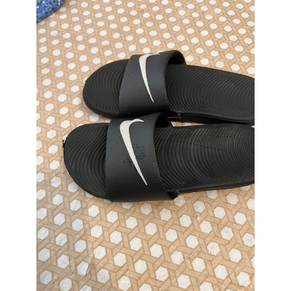 Nike-Slides Black  819352-001 Boys Size 4Y